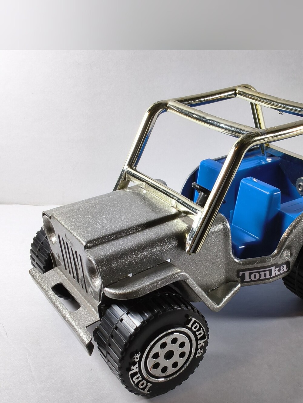 Vintage Tonka Metallic Grey Renegade 4x4 Jeep with Chrome Roll Cage 1:24 Scale